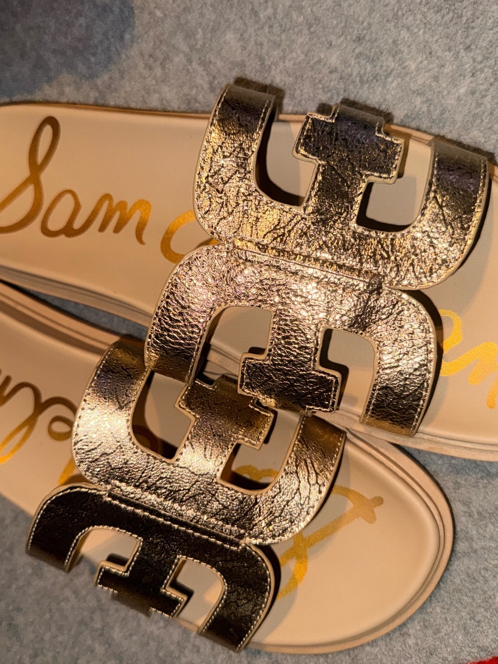 *NWOT* Sam Edelman Metallic Gold Logo Cutout Slide Sandals 🩴 EXCELLENT condition